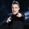 Robbie Williamst kínos baleset érte a színpadon