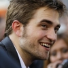 Robert Pattinson randira ment rajongójával