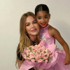 Rossz anya? Khloe Kardashian kiállt a sminket viselő hatéves lánya mellett