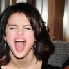 Selena Gomez kínos bugyit villantott