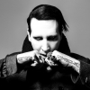 Súlyos baleset érte Marilyn Mansont a saját színpadán: majdnem agyonnyomta egy kellék – videó!