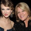 Taylor Swift édesanyja a rákkal küzd 
