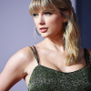 Több elmélet is van arról, mit jelenthet Taylor Swift AMA-s ruhája