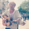 Tom Felton utcazenésznek állt Prágában, de senki nem ismerte fel – videó