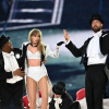 Travis Kelce csatlakozott Taylor Swifthez a színpadon a londoni fellépésen – videó!