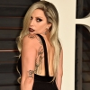 Versengenek a divattervezők Lady Gaga kegyeiért