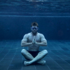 Vicces videókban próbál meditálni Chris Hemsworth, sosem sikerül neki
