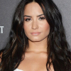Wow! Demi Lovato extrarövid hajat vágatott