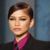 Zendaya a Louis Vuitton bemutatóján villantotta meg égig érő lábait