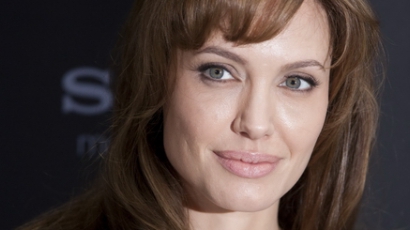  Angelina Jolie grúziai gyerekeket támogatott