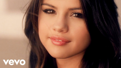 10 éves lett Selena Gomez – Who Says dala