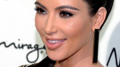 Kim Kardashian újra mellényúlt