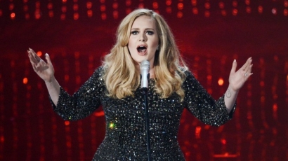 Adele letaszította a trónról Taylor Swiftet