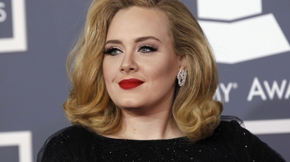 Adele tarolt az idei Grammyn