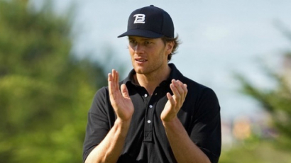 Ajjaj! Golfozás közben érte vicces baleset Tom Brady nadrágját