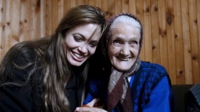 Angelina Jolie bosnyák menekülteken segített
