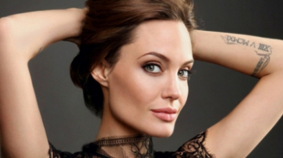 Angelina Jolie ismét belevetette magát a munkába