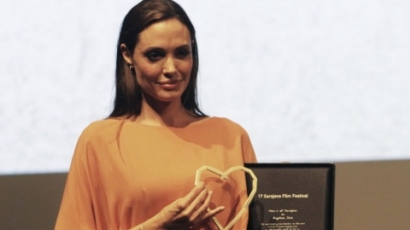 Angelina Jolie kitüntetést kapott