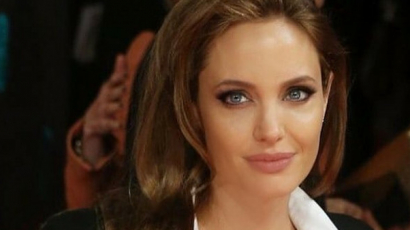 Angelina Jolie lányaival látogatta meg Etiópiában az első női elnököt 
