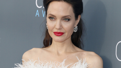 Angelina Jolie szőkére festette a haját