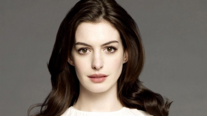 Anne Hathaway első gyermekét várja