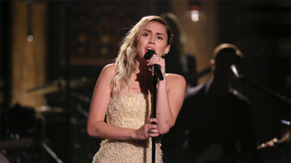 Aranyból van Miley szíve! Hat év után előadta Hannah Montana slágerét a Las Vegas-i áldozatok emlékére