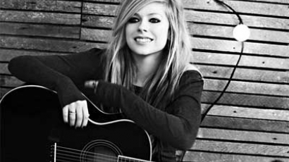 Avril Lavigne új kislemeze a Smile lesz