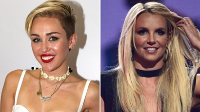 Britney női táncosával smárolt Miley Cyrus — videó