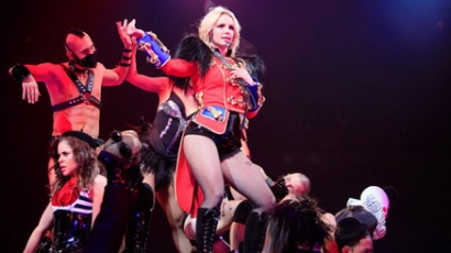 Britney Spears táncosai nem ihatnak alkoholt