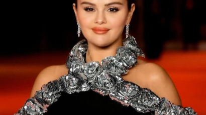 Brooklyn Beckham akadályozta meg, hogy Selena Gomez elessen a ruhájában