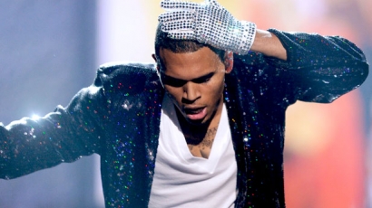 Chris Brown Jackónak ajánlja új klipjét