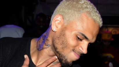 Chris Brown modellnek áll?