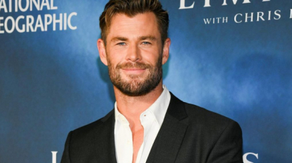 Chris Hemsworth motorra pattant az édesapjával és a tesójával - így ünnepelte az Apák napját