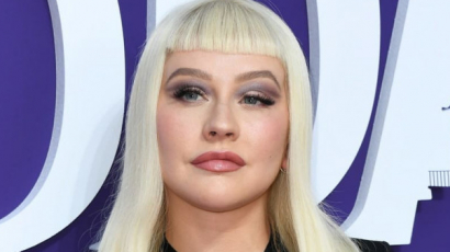 Christina Aguilera szőke Morticiaként jelent meg egy premieren