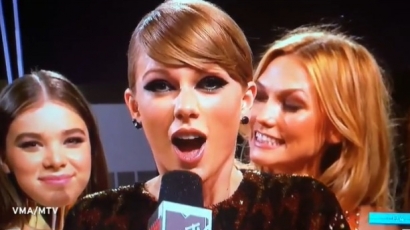 Kínos! Élő adásban fingott Taylor Swift – videó