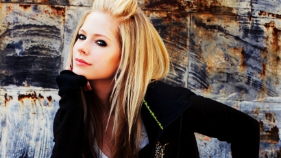 Cipőket fog piacra dobni Avril Lavigne