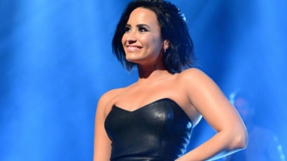 Demi Lovato a női nemhez is vonzódik?