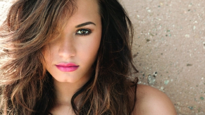 Demi Lovato smink nélkül pózol