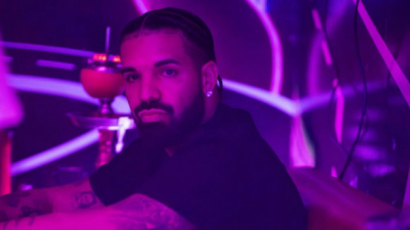 Újabb koncert-baleset - Drake-nek is neki dobtak egy telefont