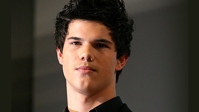 Durva! Taylor Lautner profi harcművész!