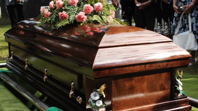 Életben találták a nőt 13 nappal a temetés után