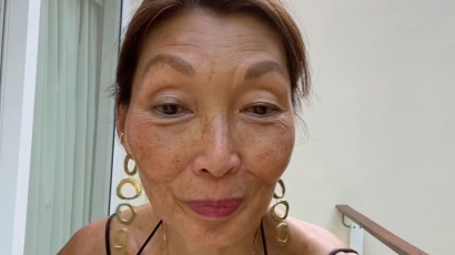 Egy trendi 61 éves hölgy pillanatok alatt divatba hozott TikTokon egy ruhát