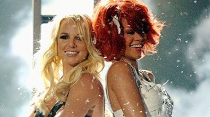 Erotikus táncot lejtett Britney és Rihanna