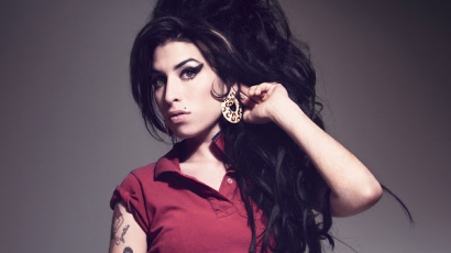 Életnagyságú szobor készült Amy Winehouse-ról