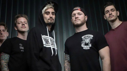 Elhunyt a We Came As Romans frontembere