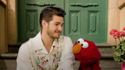 "Elmo szívesen meghallgat!" - A Szezám utca Elmojával beszélgetett Andrew Garfield