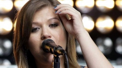 Érkezik Kelly Clarkson új dala