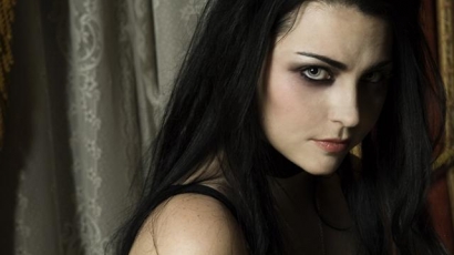 Európai turnéra indul az Evanescence