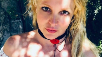 Flörtölő videót posztolt Britney Spears: a menedzserével medencézett