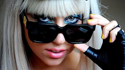 Lady Gaga ismét erotikus ruhában pózol